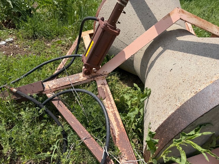 #45277-•-concrete-levee-packer-image-18