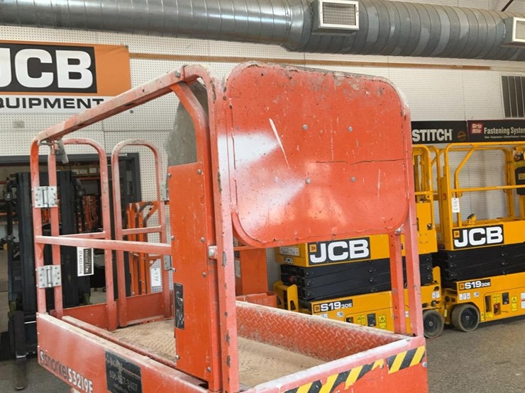 #412-•-2019-snorkel-19'-scissor-lift-image-25