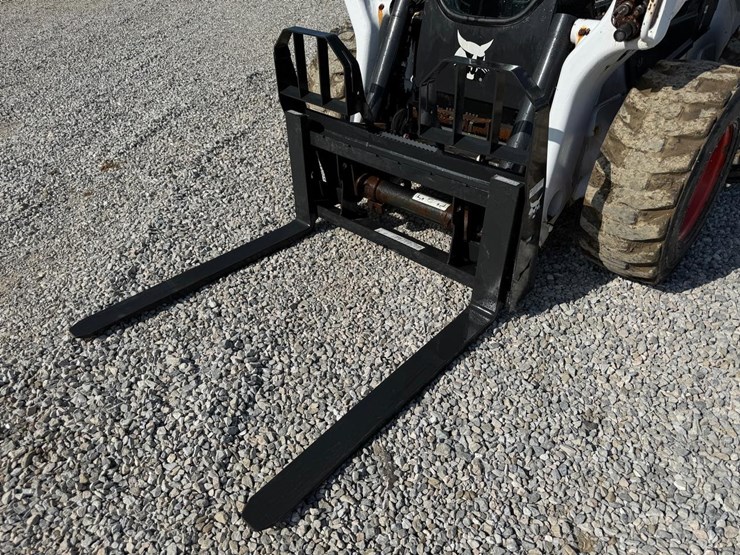 bobcat-42"-skid-steer-pallet-forks-image-1