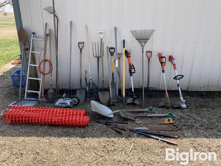 shovels,-rakes,-yard-tools-image-2