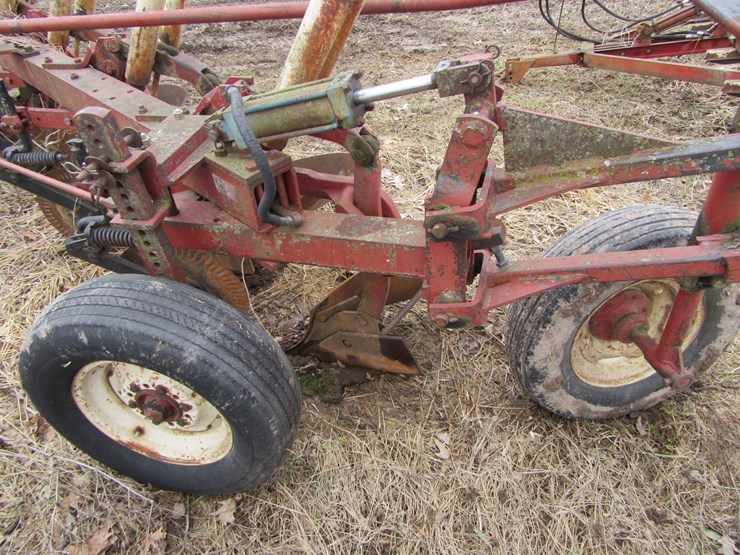 international-710-image-4