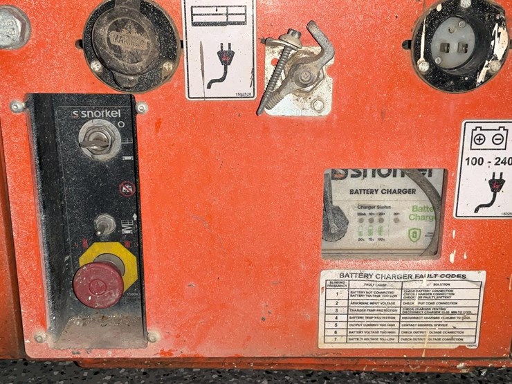 #423-•-2019-snorkel-19'-scissor-lift-image-9