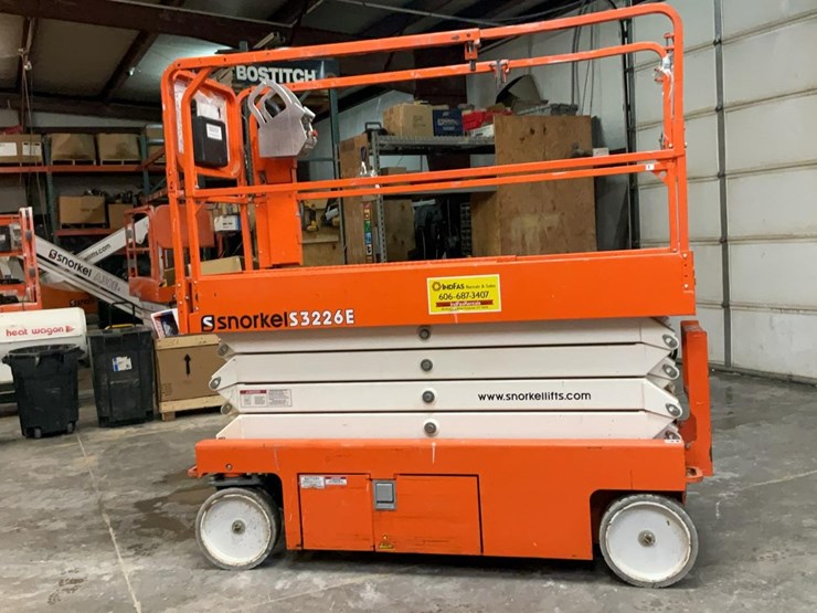 #403-•-2017-snorkel-26'-scissor-lift-image-3