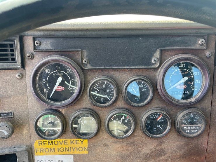 1995-peterbilt-330-image-40