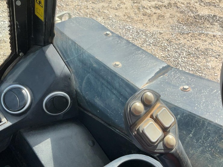 2021-jcb-215t-image-28