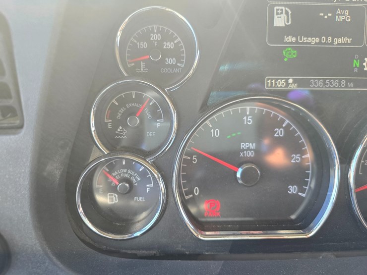 2019-peterbilt-567-image-70