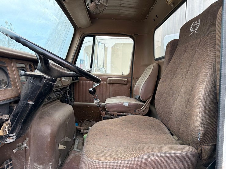 1979-international-f227-image-25