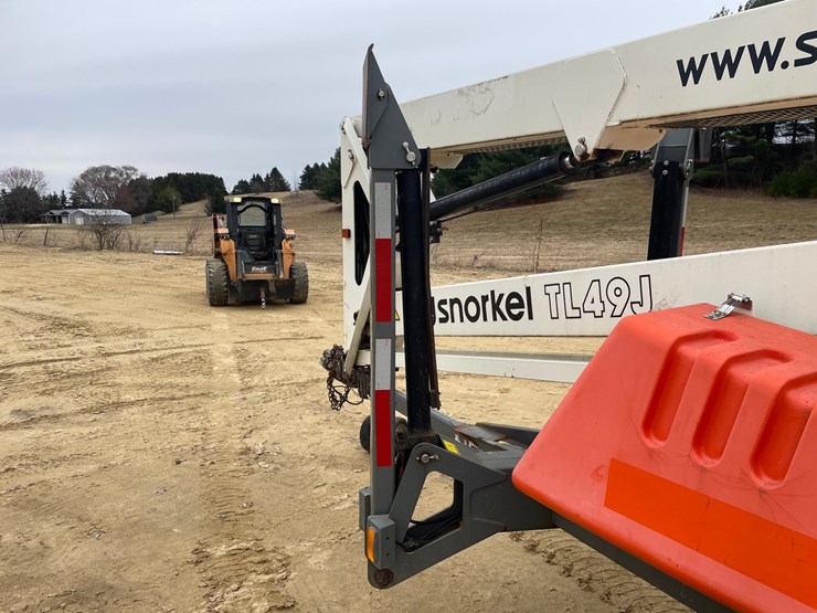#7513-•-(m-4)-2018-snorkel-tl49j-towable-boom-lift-image-13