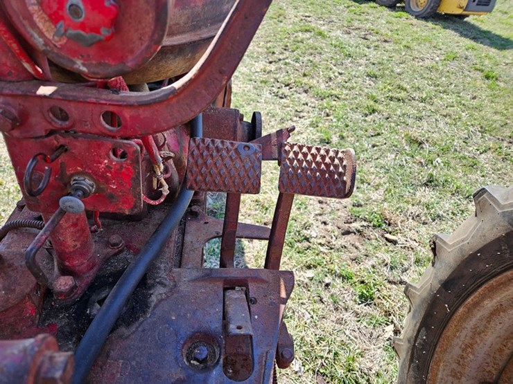 #526-•-farmall-h-tractor-image-21
