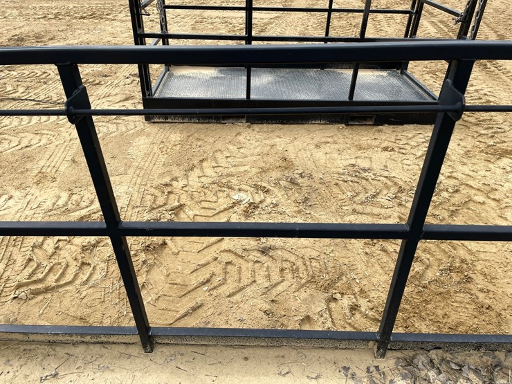 #7534-•-8'-work-platform-with-fork-pockets-image-9