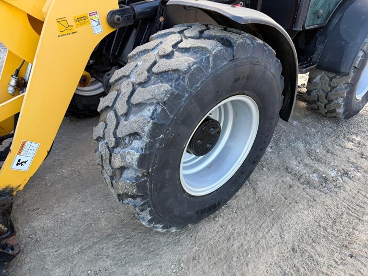 2022-gehl-al750-image-36