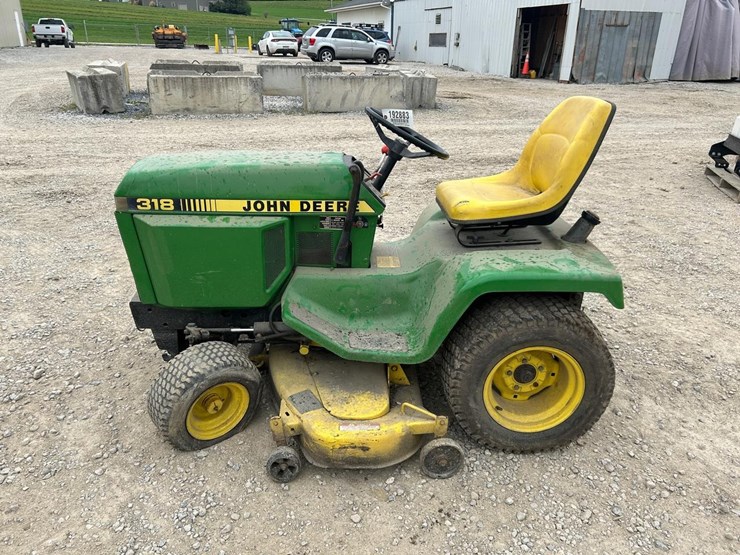 john-deere-318-image-1