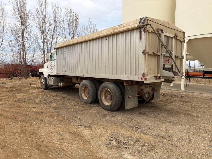 1979-international-f227-image-3