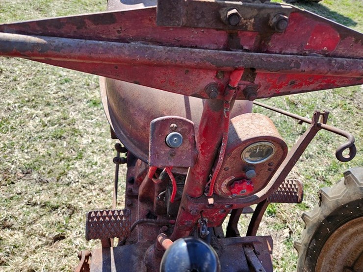 #526-•-farmall-h-tractor-image-27