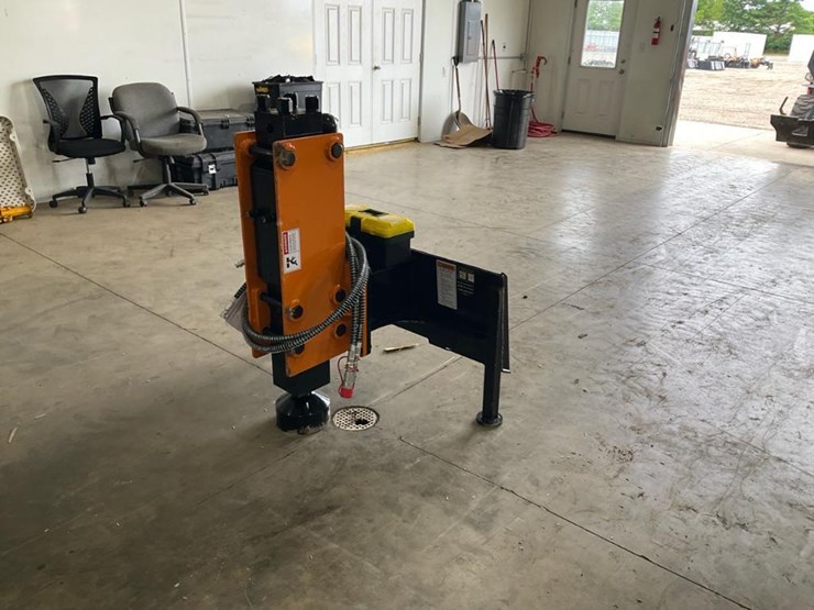 #1439-•-wolverine-skid-steer-post-driver-image-2