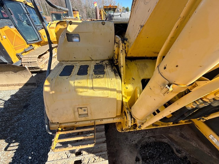 new-holland-eh160-image-26