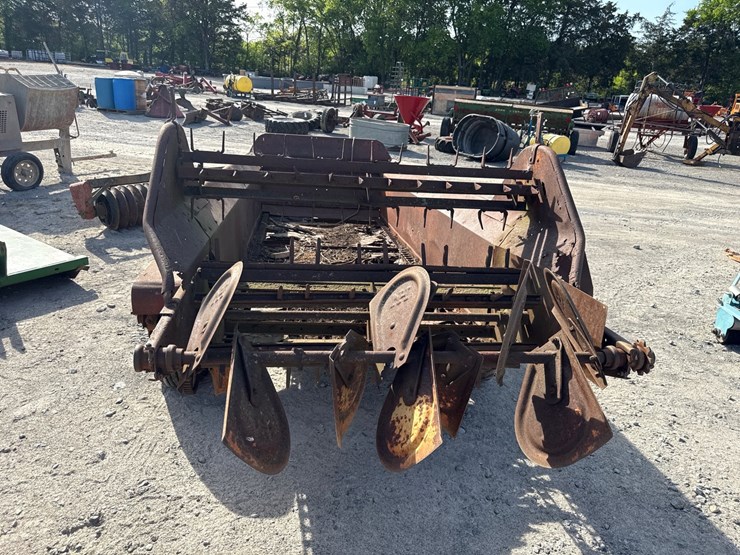 new-holland-331-image-8