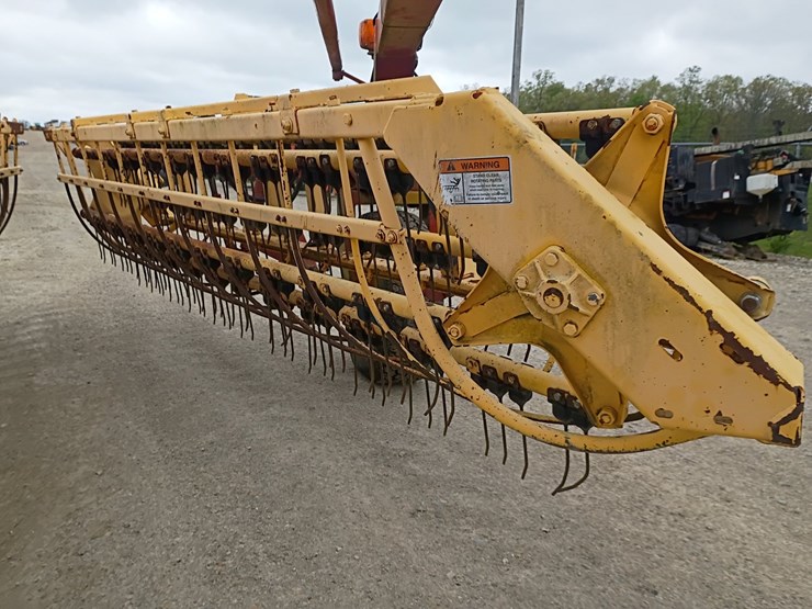 new-holland-216-image-23