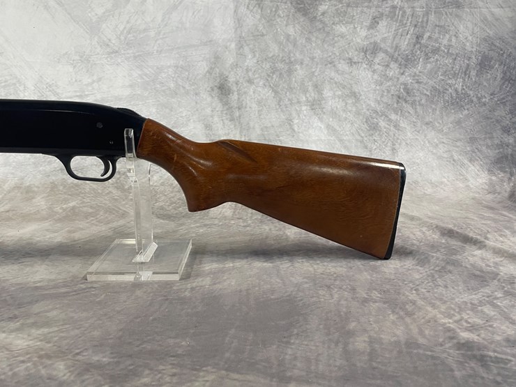 #4115-•-mossberg,-20-ga.-pump-action-shotgun,-sn:-c380887-image-8