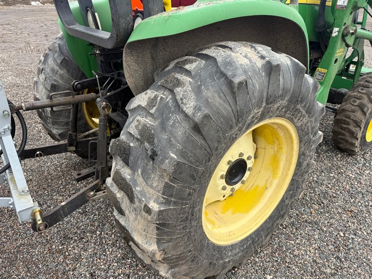 john-deere-4120-image-27