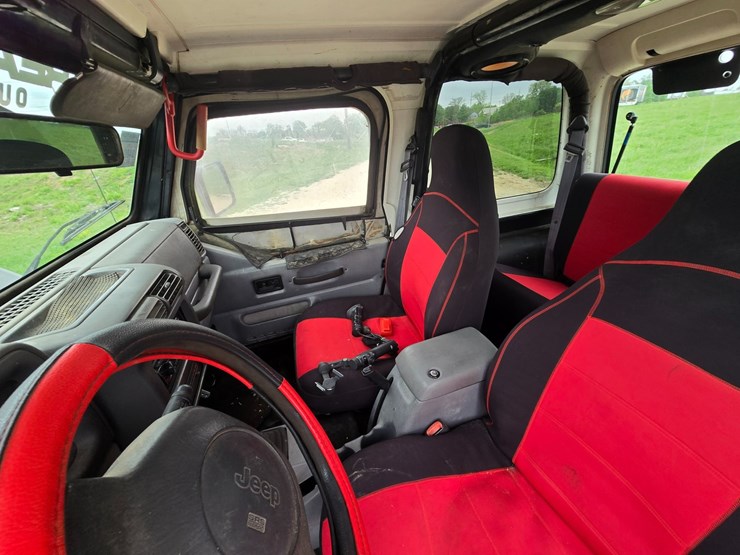 1997-jeep-wrangler-image-34