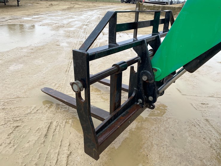 2014-sky-trak-6042-image-32