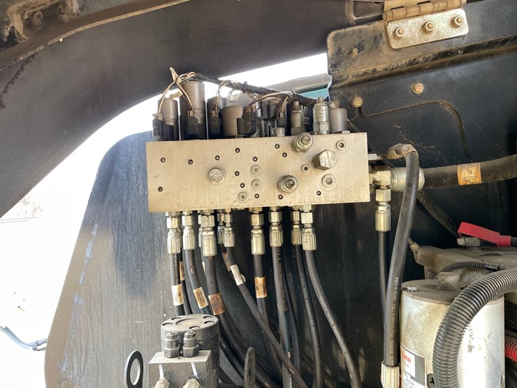 2016-jlg-400s-image-70