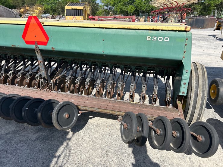 john-deere-8300-image-6