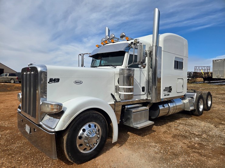 2014-peterbilt-389-image-3
