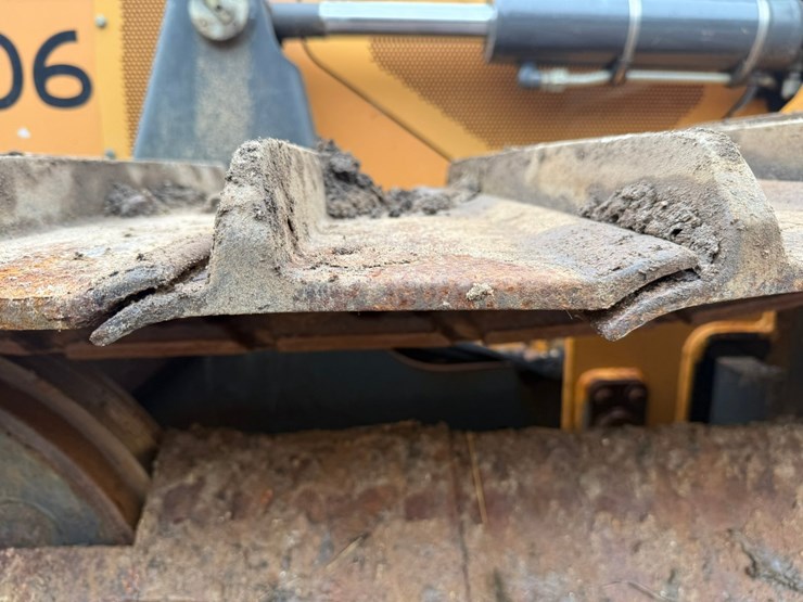 2016-case-1650m-image-81