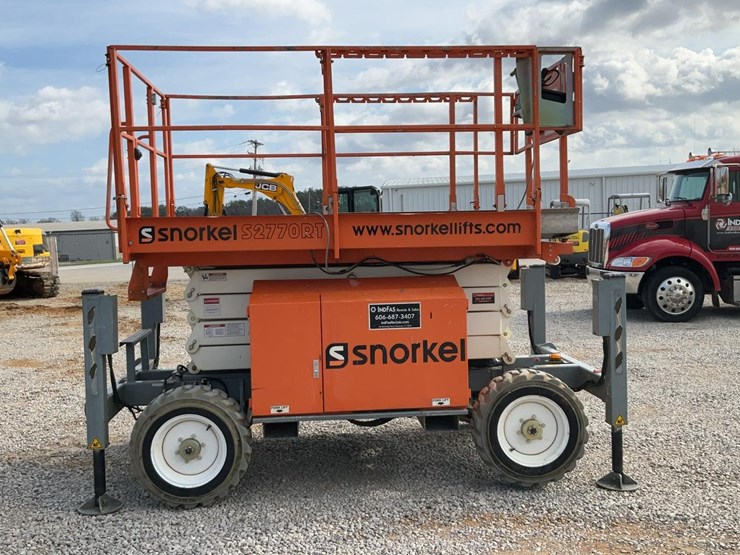 #400-•-2017-snorkel-4wd-rough-terrain-27'-scissor-lift-image-7