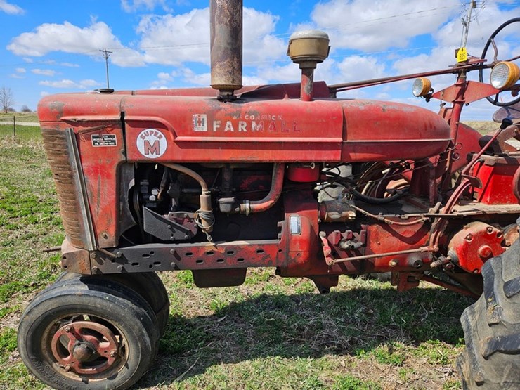 #525-•-farmall-super-m-tractor-image-9