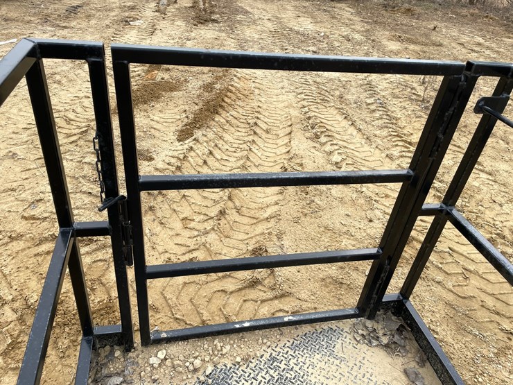 #7533-•-8'-work-platform-with-fork-pockets-image-10