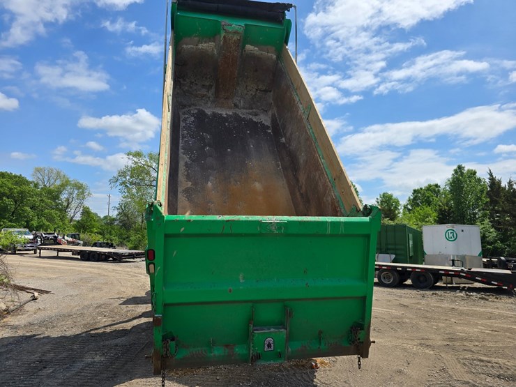 2017-peterbilt-348-image-54