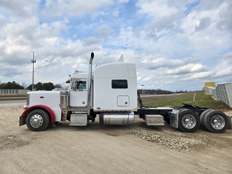 2000-peterbilt-379-image-8