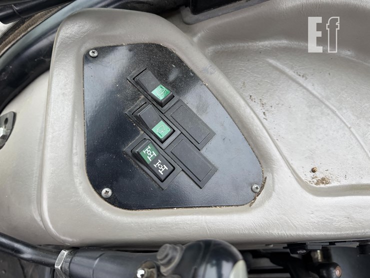 case-ih-farmall-120a-image-16