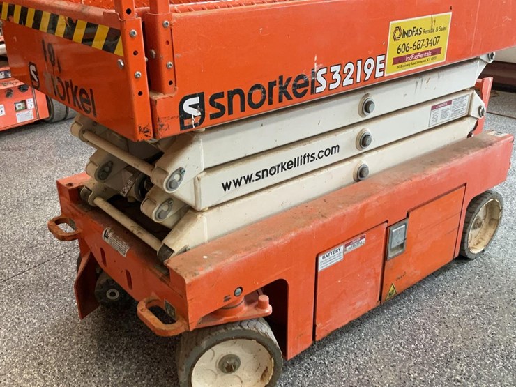 #425-•-2020-snorkel-19'-scissor-lift-image-25
