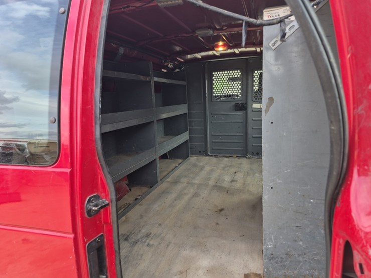 2011-ford-e350-image-7