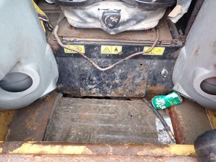 2010-caterpillar-232b-image-11