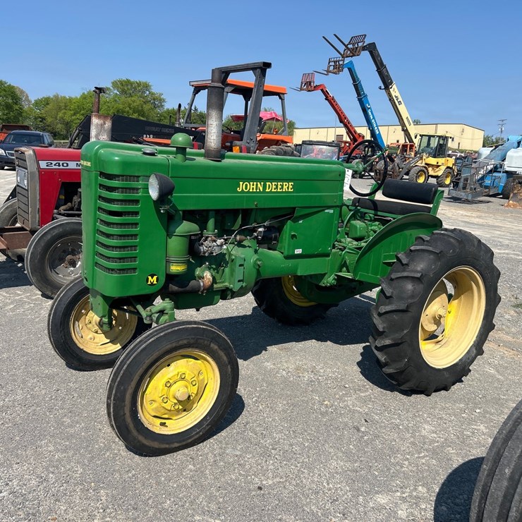 JOHN DEERE M