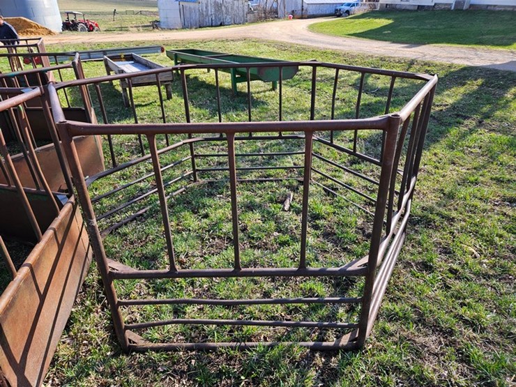 #546-•-round-bale-feeder-image-3