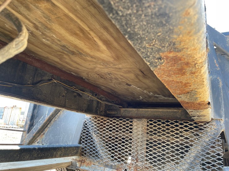 1995-peterbilt-330-image-27