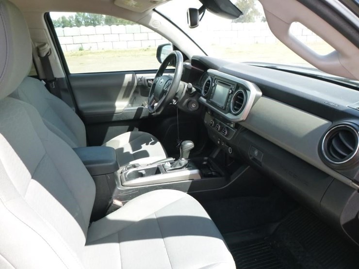 2018-toyota-tacoma-image-16