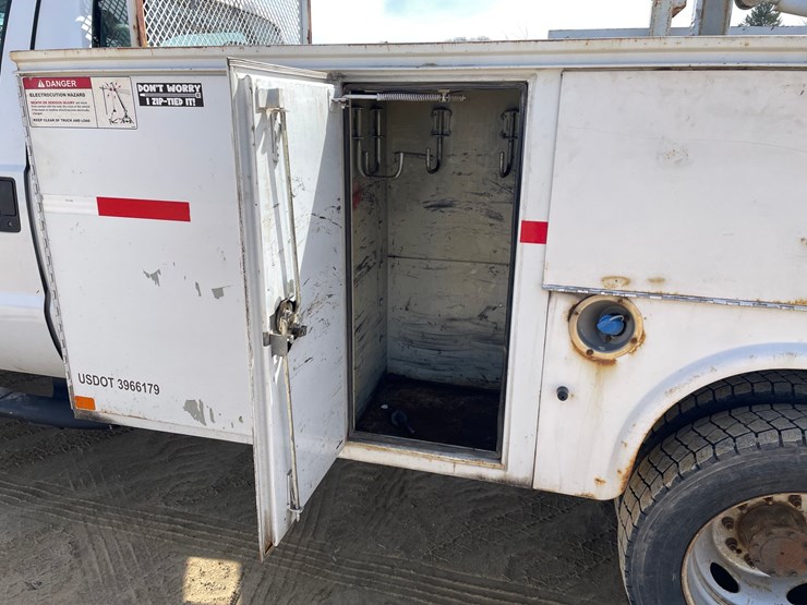 2011-ford-f550-image-37