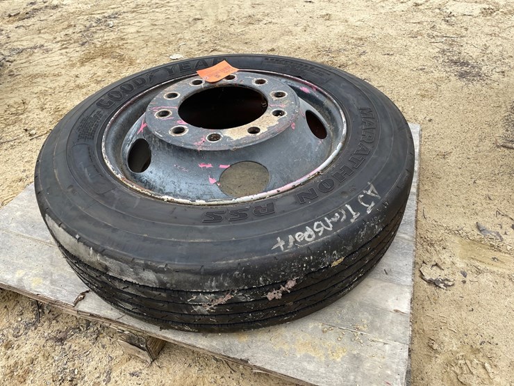 #7546-•-marathon-rss-brand-semi-tire-on-rim-image-3