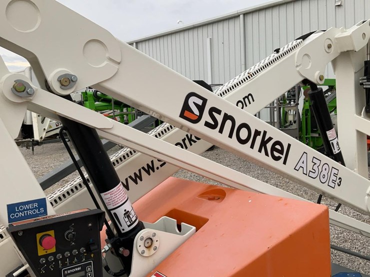 #310-•-2019-snorkel-38'-articulating-lift-image-17
