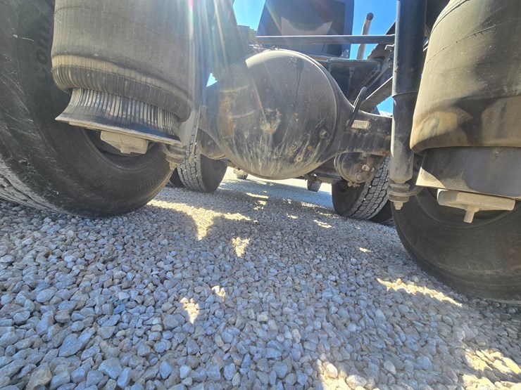 2016-peterbilt-579-image-76