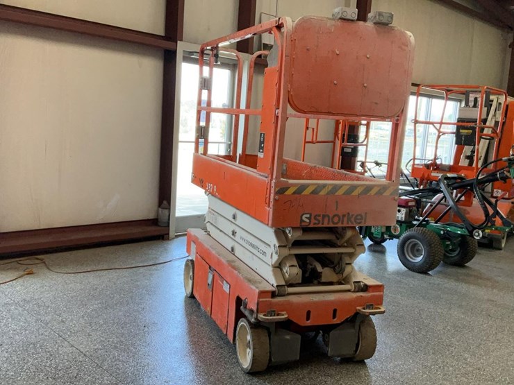 #408-•-2017-snorkel-19'-scissor-lift-image-2