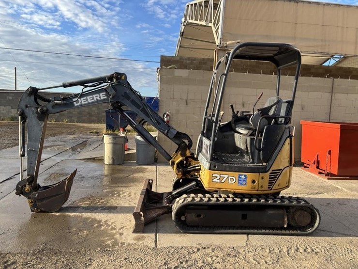 2006-deere-27d-image-5