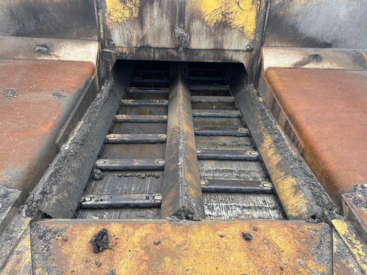 caterpillar-ap-600d-image-13